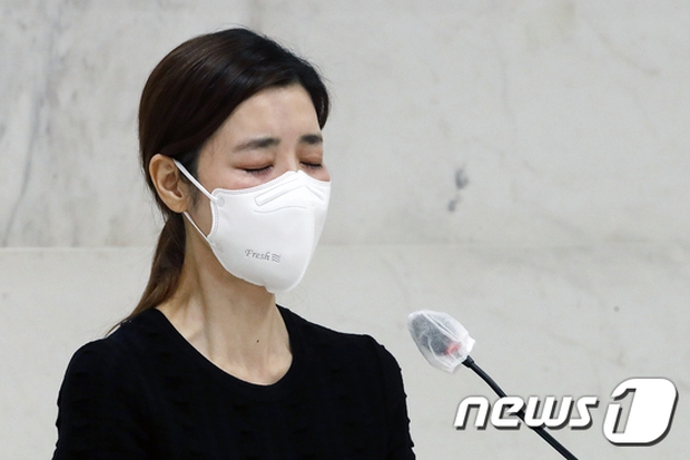 Tang lễ khiến cả Kbiz chết lặng: Son Ye Jin khóc sưng đỏ mắt, Lee Byung Hun cùng dàn sao quyền lực đau buồn tiễn biệt - Ảnh 9. Tang lễ khiến cả Kbiz chết lặng: Son Ye Jin khóc sưng đỏ mắt, Lee Byung Hun cùng dàn sao quyền lực đau buồn tiễn biệt - Ảnh 9.