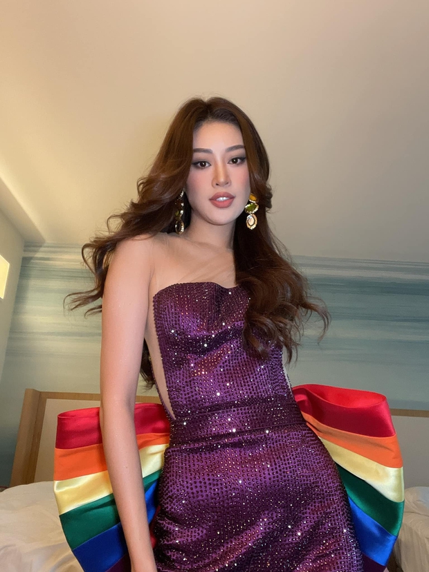 Khánh Vân mặc bộ đầm lục sắc ủng hộ cộng đồng LGBT nhưng đành phải thay ra vì 1 lý do! - Ảnh 3. Khánh Vân mặc bộ đầm lục sắc ủng hộ cộng đồng LGBT nhưng đành phải thay ra vì 1 lý do! - Ảnh 3.