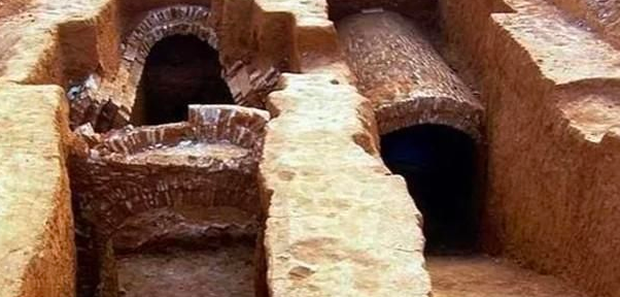Chuyện lạ giới khảo cổ: Khai quật ngôi mộ đóng kín suốt 2000 năm, một cụ rùa lớn bò ra làm chuyên gia ngỡ ngàng - Ảnh 1. Chuyện lạ giới khảo cổ: Khai quật ngôi mộ đóng kín suốt 2000 năm, một cụ rùa lớn bò ra làm chuyên gia ngỡ ngàng - Ảnh 1.