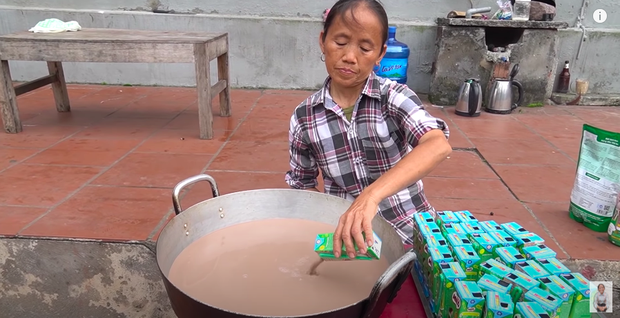 Bà Tân lại khiến dân mạng sôi sục trong vlog mới nhất: Review thì giả trân, đáng nói hơn là cảnh tụ tập đông người giữa mùa dịch? - Ảnh 3.