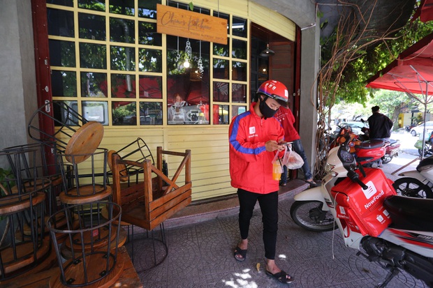 Đà Nẵng tạm dừng hoạt động xe grab, taxi và shiper để phòng chống dịch Covid-19 - Ảnh 2. Đà Nẵng tạm dừng hoạt động xe grab, taxi và shiper để phòng chống dịch Covid-19 - Ảnh 2.