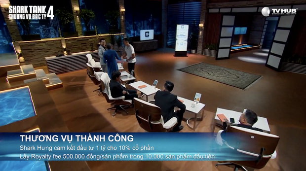 CEO điển trai đi gọi vốn khiến 4/5 Shark tranh giành dữ dội, Shark Hưng còn thốt lời ngôn tình: Anh mới là chân ái - Ảnh 5. CEO điển trai đi gọi vốn khiến 4/5 Shark tranh giành dữ dội, Shark Hưng còn thốt lời ngôn tình: Anh mới là chân ái - Ảnh 5.