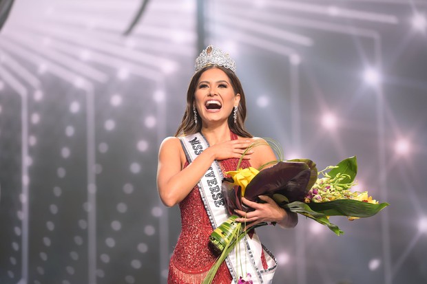 Tân Hoa hậu Miss Universe 2020: Nàng kỹ sư máy tính với nhan sắc và body nức nở, quá khứ mất tích khó hiểu bất ngờ bị đào lại - Ảnh 17.