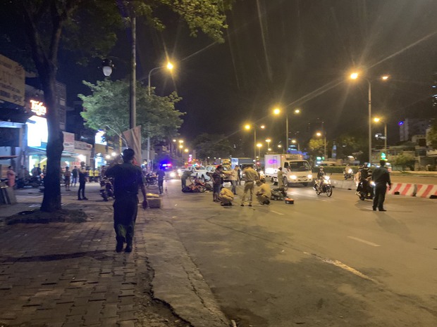 Thanh niên cướp giật gây tai nạn khiến 1 người chết, 3 người bị thương ở Sài Gòn từng mang 2 tiền án - Ảnh 2. Thanh niên cướp giật gây tai nạn khiến 1 người chết, 3 người bị thương ở Sài Gòn từng mang 2 tiền án - Ảnh 2.