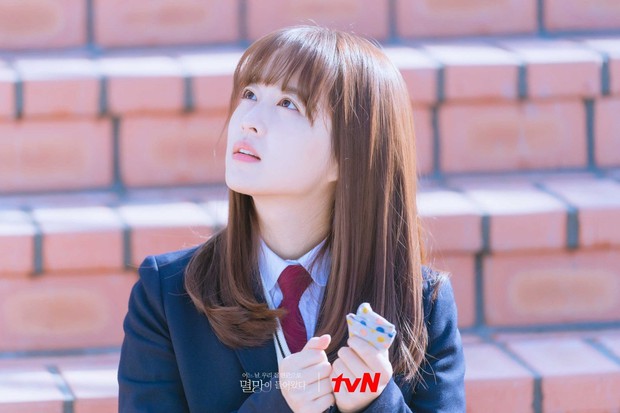 Park Bo Young tiếp tục đóng vai học sinh dù đã 32 tuổi, netizen không ném đá còn khen hết lời - Ảnh 1.