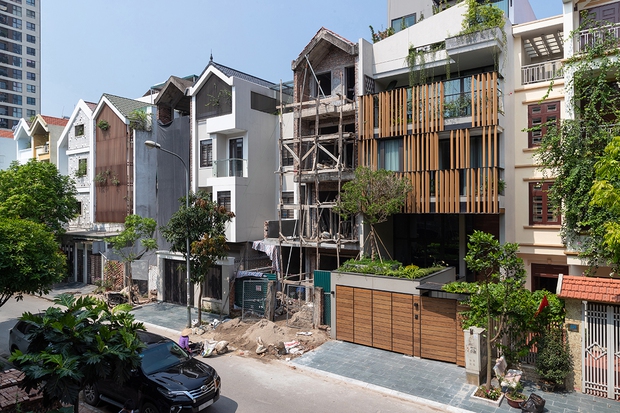 Vợ chồng xây nhà 6 tỷ với mặt tiền chất nhất dãy phố, KTS khuyên: Đừng biến không gian sống thành siêu thị đồ nội thất - Ảnh 1. Vợ chồng xây nhà 6 tỷ với mặt tiền chất nhất dãy phố, KTS khuyên: Đừng biến không gian sống thành siêu thị đồ nội thất - Ảnh 1.
