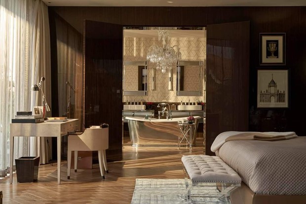 Nhà Thái Công thiết kế tiếp tục bị chê: Không phải cứ mua đồ đắt tiền mới là đẹp, sàn nhà tắm bằng gỗ thì xả nước thế nào? - Ảnh 1. Nhà Thái Công thiết kế tiếp tục bị chê: Không phải cứ mua đồ đắt tiền mới là đẹp, sàn nhà tắm bằng gỗ thì xả nước thế nào? - Ảnh 1.