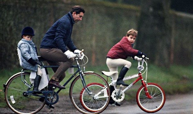 Chỉ trích cha đẻ về cách dạy dỗ con cái, Harry xấu hổ khi bị tung ảnh thời thơ ấu, lật tẩy lời nói dối trắng trợn  - Ảnh 3.