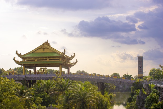 Chồng bà Phương Hằng từng bị nói ước mơ ngu xuẩn khi làm khu du lịch Đại Nam nhưng ông đã chứng minh bằng điều đáng kinh ngạc - Ảnh 2. Chồng bà Phương Hằng từng bị nói ước mơ ngu xuẩn khi làm khu du lịch Đại Nam nhưng ông đã chứng minh bằng điều đáng kinh ngạc - Ảnh 2.