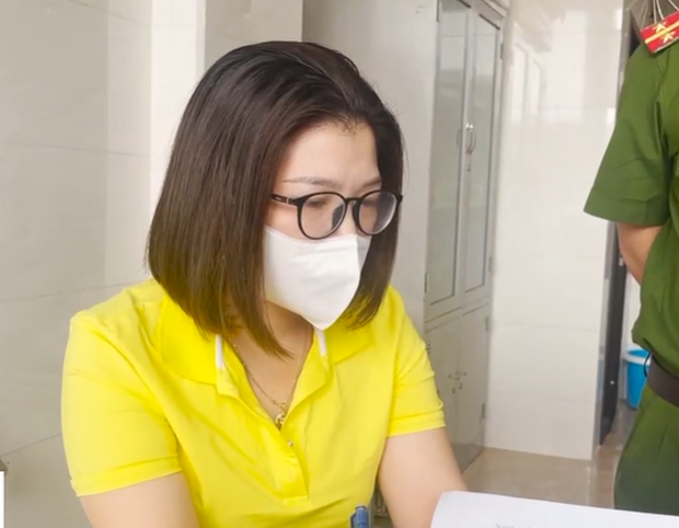 Cơ sở tẩy trắng mực bằng hóa chất: Giám đốc khai nhân viên tự xin oxy già để tẩy - Ảnh 2. Cơ sở tẩy trắng mực bằng hóa chất: Giám đốc khai nhân viên tự xin oxy già để tẩy - Ảnh 2.