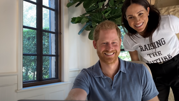 Hoàng tử Harry kìm nén nước mắt, lồng ghép hình ảnh đám tang Công nương Diana trong phim tài liệu mới khiến dư luận phẫn nộ - Ảnh 4. Hoàng tử Harry kìm nén nước mắt, lồng ghép hình ảnh đám tang Công nương Diana trong phim tài liệu mới khiến dư luận phẫn nộ - Ảnh 4.