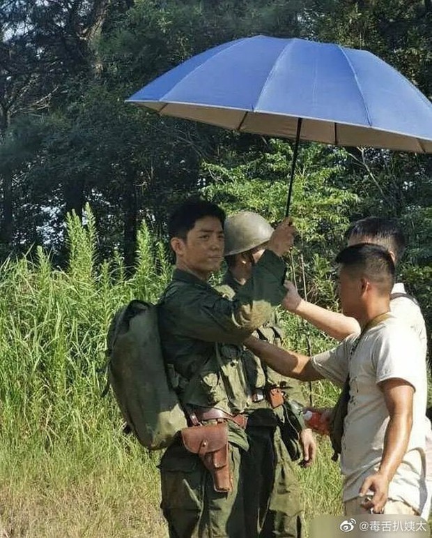 Nghi vấn Tiêu Chiến bị Hoàng Cảnh Du chèn ép cực thảm: Bay màu một lô cảnh quay, trở thành vai phụ mờ nhạt? - Ảnh 5.