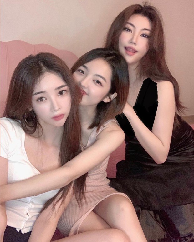 Sao nhí Gia Đình Là Số 1 lột xác ngỡ ngàng sau màn đấu tố Soojin, nhưng khung hình bên 2 mỹ nhân mặt rắn sao trông sợ thế này - Ảnh 3. Sao nhí Gia Đình Là Số 1 lột xác ngỡ ngàng sau màn đấu tố Soojin, nhưng khung hình bên 2 mỹ nhân mặt rắn sao trông sợ thế này - Ảnh 3.