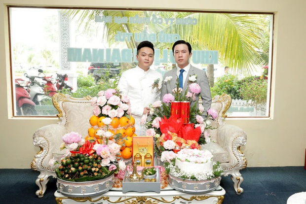 Dù gia thế nghìn tỷ, đám hỏi của con trai bà Phương Hằng được tổ chức rất nền nã, dàn sính lễ đơn giản bất ngờ - Ảnh 3. Dù gia thế nghìn tỷ, đám hỏi của con trai bà Phương Hằng được tổ chức rất nền nã, dàn sính lễ đơn giản bất ngờ - Ảnh 3.