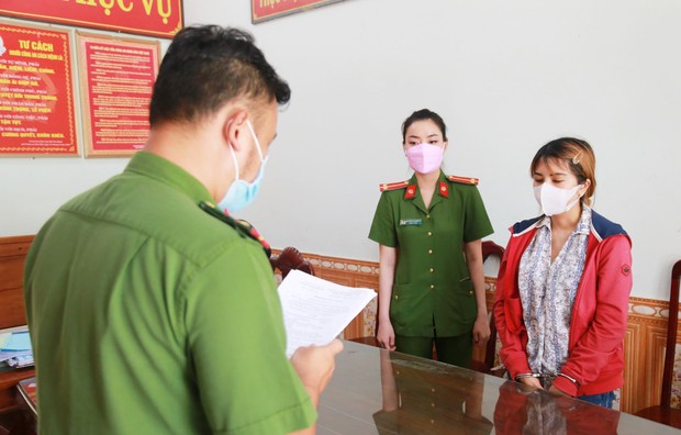 Bắt nữ Giám đốc ngân hàng lừa đảo, chiếm đoạt gần 15 tỷ đồng của khách - Ảnh 1. Bắt nữ Giám đốc ngân hàng lừa đảo, chiếm đoạt gần 15 tỷ đồng của khách - Ảnh 1.
