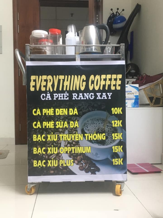 Tình người ấm áp trong chung cư bị cách ly ở TP.HCM: Đồ ăn được phát miễn phí, cư dân chung tay giúp đỡ các cô lao công bị mắc kẹt - Ảnh 5.