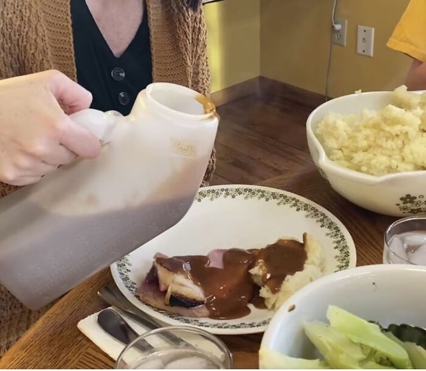 25 màn bày biện đồ ăn siêu cồng kềnh của nhà hàng, thực khách nhìn xong muốn buông đũa đi về tự nấu cơm cho gọn - Ảnh 3. 25 màn bày biện đồ ăn siêu cồng kềnh của nhà hàng, thực khách nhìn xong muốn buông đũa đi về tự nấu cơm cho gọn - Ảnh 3.