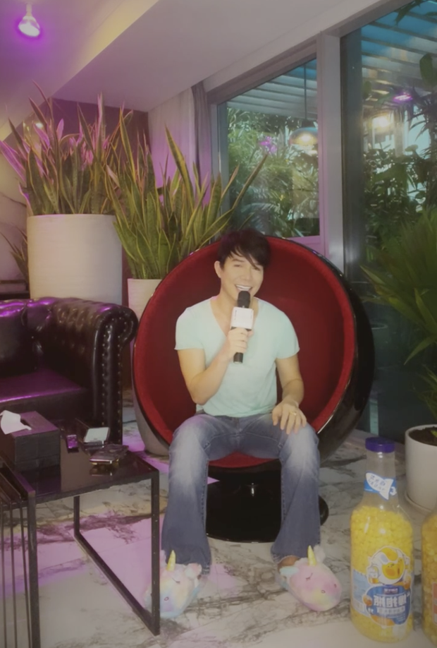 Livestream đấu giá đồ khủng trong nhà tiền tỷ của Nathan Lee: Tuyên bố tiết mục biến thái nhất, bán đôi dép giá...2 tỷ - Ảnh 10. Livestream đấu giá đồ khủng trong nhà tiền tỷ của Nathan Lee: Tuyên bố tiết mục biến thái nhất, bán đôi dép giá...2 tỷ - Ảnh 10.