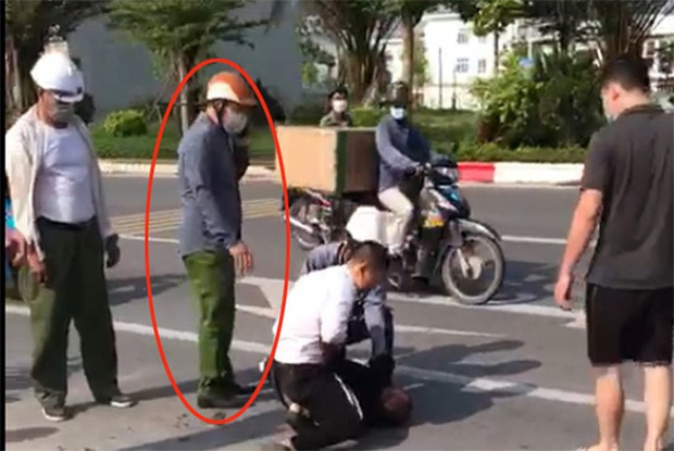 Lộ diện người giúp tài xế taxi khống chế tên trốn nã: Thấy người gặp nạn thì tôi giúp thôi - Ảnh 2. Lộ diện người giúp tài xế taxi khống chế tên trốn nã: Thấy người gặp nạn thì tôi giúp thôi - Ảnh 2.