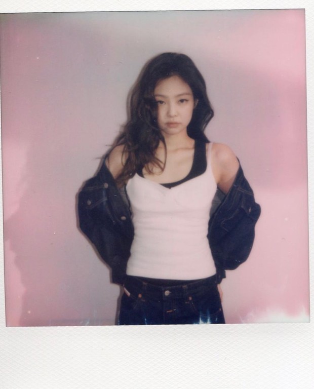 Đốt mắt với vòng 1 ứ tận cổ, Jennie (BLACKPINK) tung ảnh hậu trường còn đỉnh hơn, spotlight lại dồn về vòng eo khó tin - Ảnh 7.