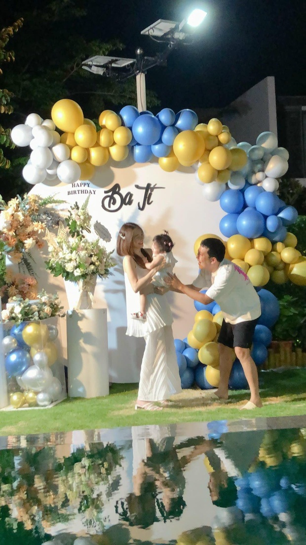 Trường Giang đưa con gái đi tránh dịch, bé Destiny nay lớn phổng phao và còn lộ rõ một điều đặc biệt - Ảnh 4. Trường Giang đưa con gái đi tránh dịch, bé Destiny nay lớn phổng phao và còn lộ rõ một điều đặc biệt - Ảnh 4.
