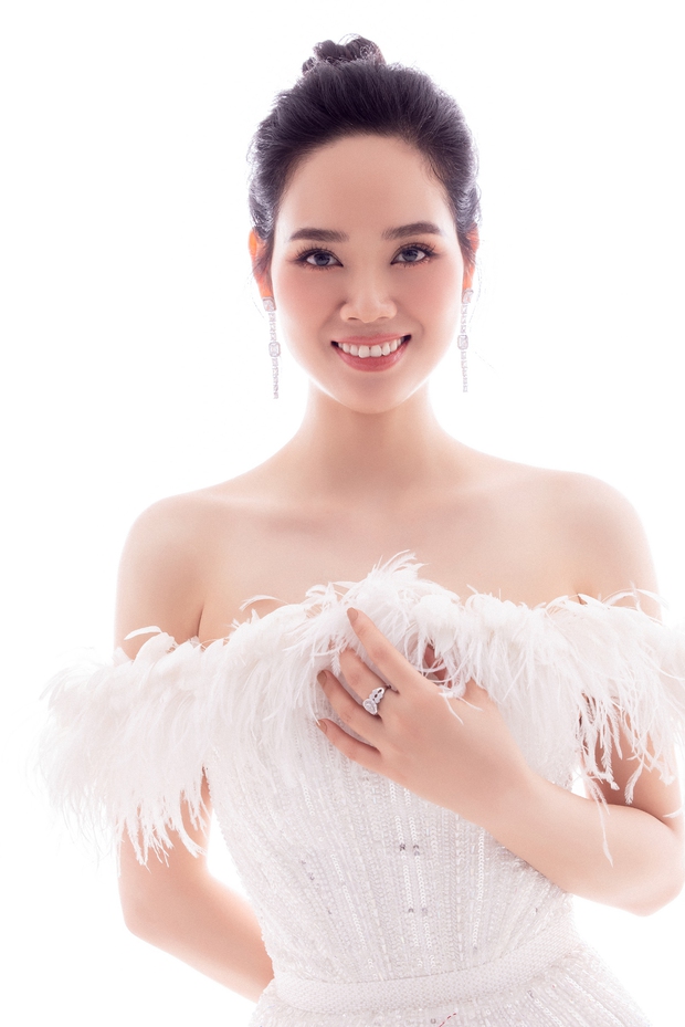 Top 3 HHVN 2002 hội ngộ chung khung hình, gần 20 năm ở ẩn mà nhan sắc hiện tại vẫn khiến dân tình choáng váng - Ảnh 9. Top 3 HHVN 2002 hội ngộ chung khung hình, gần 20 năm ở ẩn mà nhan sắc hiện tại vẫn khiến dân tình choáng váng - Ảnh 9.