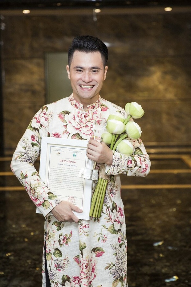 NTK nổi tiếng showbiz nguy kịch vì vi khuẩn ăn vào não, bệnh viện trả về - Ảnh 2. NTK nổi tiếng showbiz nguy kịch vì vi khuẩn ăn vào não, bệnh viện trả về - Ảnh 2.