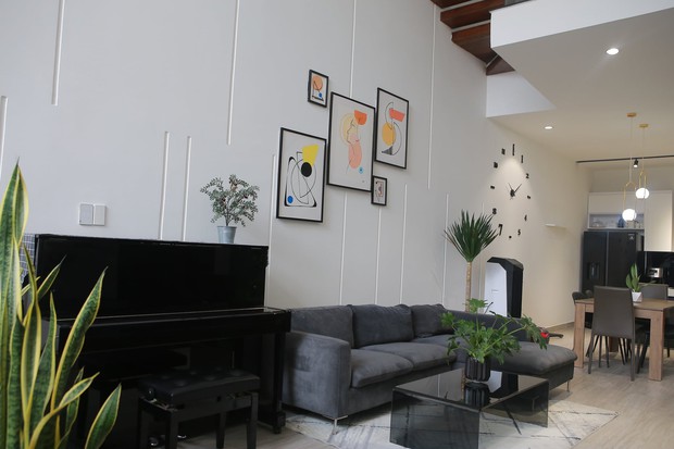 Không mua chung cư, vợ chồng 9x xây nhà 3 tầng với chi phí gần 3,4 tỷ, ai cũng bất ngờ với cánh cửa bí mật ở gác lửng - Ảnh 3. Không mua chung cư, vợ chồng 9x xây nhà 3 tầng với chi phí gần 3,4 tỷ, ai cũng bất ngờ với cánh cửa bí mật ở gác lửng - Ảnh 3.