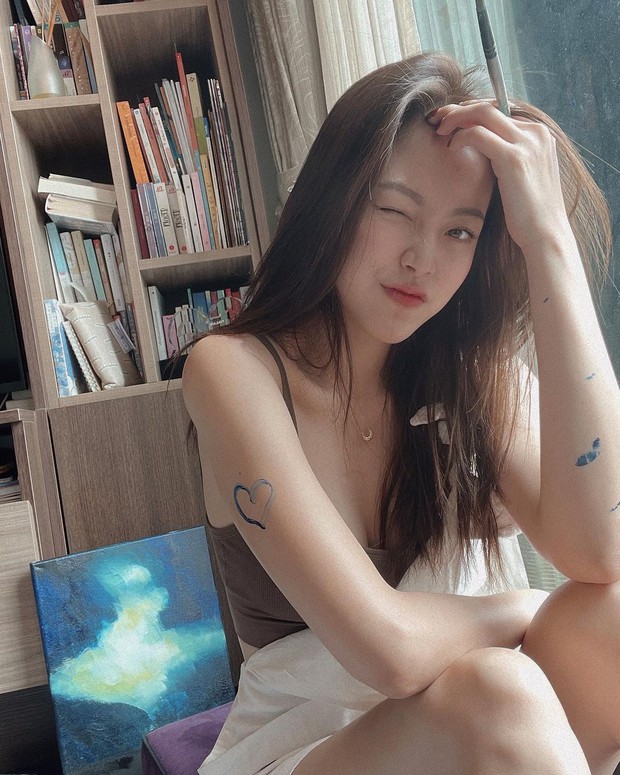 Xỉu up xỉu down với ảnh Baifern (Chiếc Lá Bay) diện váy ngủ: Visual đã cực phẩm, vòng 1 căng đầy mới chiếm trọn spotlight - Ảnh 5. Xỉu up xỉu down với ảnh Baifern (Chiếc Lá Bay) diện váy ngủ: Visual đã cực phẩm, vòng 1 căng đầy mới chiếm trọn spotlight - Ảnh 5.