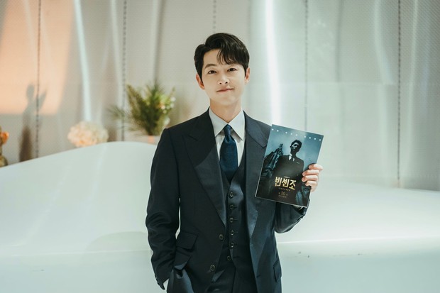 Rộ tin Song Joong Ki cặp kè Suzy ở phim về giới tài phiệt, netizen điên đảo chết chìm trong bể visual - Ảnh 4.