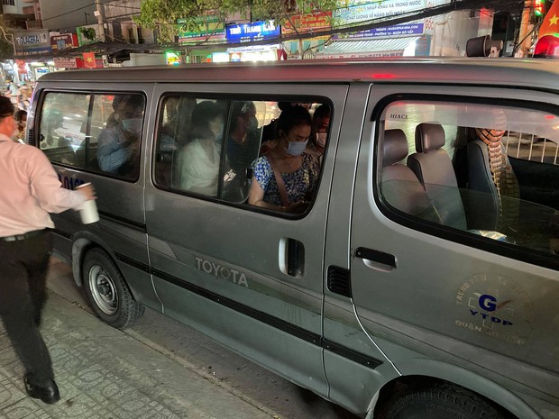TP.HCM: Một phòng khám ở Gò Vấp bị tạm ngưng hoạt động, đưa 11 nhân viên đi cách ly tập trung - Ảnh 2. TP.HCM: Một phòng khám ở Gò Vấp bị tạm ngưng hoạt động, đưa 11 nhân viên đi cách ly tập trung - Ảnh 2.