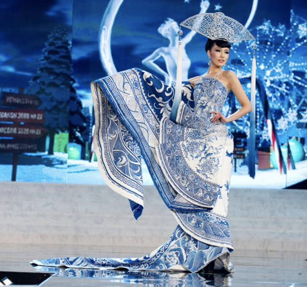 Thi 3 năm rồi, HHen Niê vẫn lọt BXH quốc phục gây bất ngờ nhất lịch sử Miss Universe, Khánh Vân - Hoàng Thuỳ cũng được nhắc tới - Ảnh 13.
