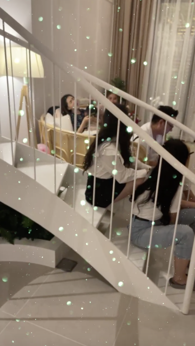 Trường Giang, Hoà Minzy tổ chức tiệc sinh nhật cho Nhã Phương, hiếm hoi hé lộ một góc biệt thự sang trọng - Ảnh 4.