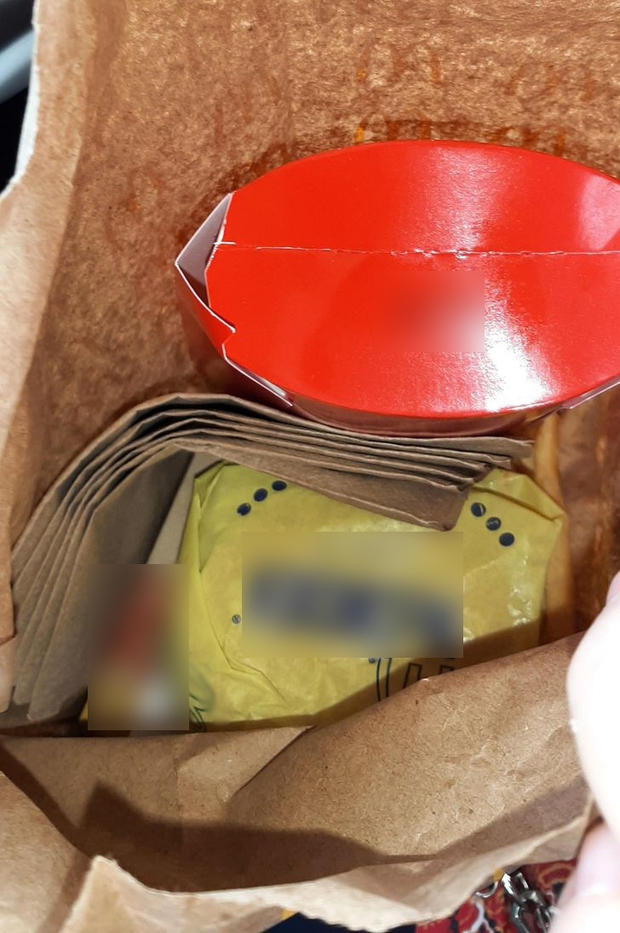 Những người đối xử với đồ ăn “ngang ngược” đến mức nên bị huỷ diệt khỏi thế giới, coi hình mà tức thiệt sự! - Ảnh 1. Những người đối xử với đồ ăn “ngang ngược” đến mức nên bị huỷ diệt khỏi thế giới, coi hình mà tức thiệt sự! - Ảnh 1.