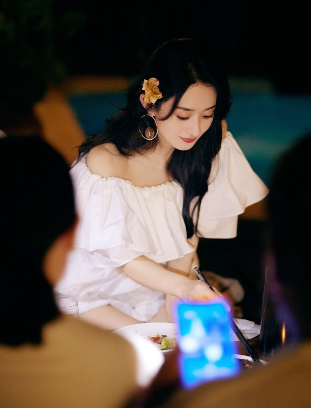 Triệu Lệ Dĩnh bùng nổ visual với bộ ảnh mới, nhan sắc lẫn body đúng chuẩn Phụ nữ đẹp nhất khi không thuộc về ai - Ảnh 5. Triệu Lệ Dĩnh bùng nổ visual với bộ ảnh mới, nhan sắc lẫn body đúng chuẩn Phụ nữ đẹp nhất khi không thuộc về ai - Ảnh 5.