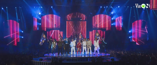 Hé lộ 2 sân khấu cực hot của Rap Việt All-Star Concert: 8 thí sinh Chung kết hòa giọng nổi da gà, Minh Tú và Tiểu Vy đốt mắt trên sàn diễn! - Ảnh 4. Hé lộ 2 sân khấu cực hot của Rap Việt All-Star Concert: 8 thí sinh Chung kết hòa giọng nổi da gà, Minh Tú và Tiểu Vy đốt mắt trên sàn diễn! - Ảnh 4.