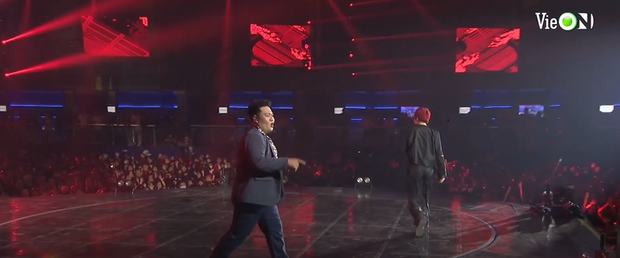Hé lộ 2 sân khấu cực hot của Rap Việt All-Star Concert: 8 thí sinh Chung kết hòa giọng nổi da gà, Minh Tú và Tiểu Vy đốt mắt trên sàn diễn! - Ảnh 6. Hé lộ 2 sân khấu cực hot của Rap Việt All-Star Concert: 8 thí sinh Chung kết hòa giọng nổi da gà, Minh Tú và Tiểu Vy đốt mắt trên sàn diễn! - Ảnh 6.
