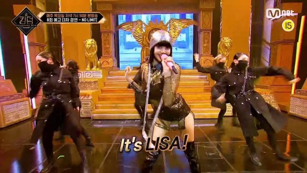 Lisa chiếm trọn spotlight lấn át đàn anh iKON tại Kingdom: Nước đi sai lầm của YG? - Ảnh 1.