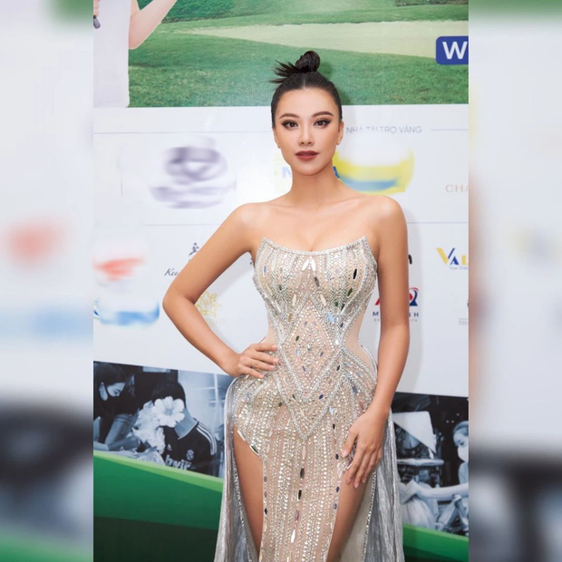 Clip: Á hậu Kim Duyên catwalk trong tà váy xẻ gây mất máu, netizen thấp thỏm vì sợ nàng lộ hàng - Ảnh 4.