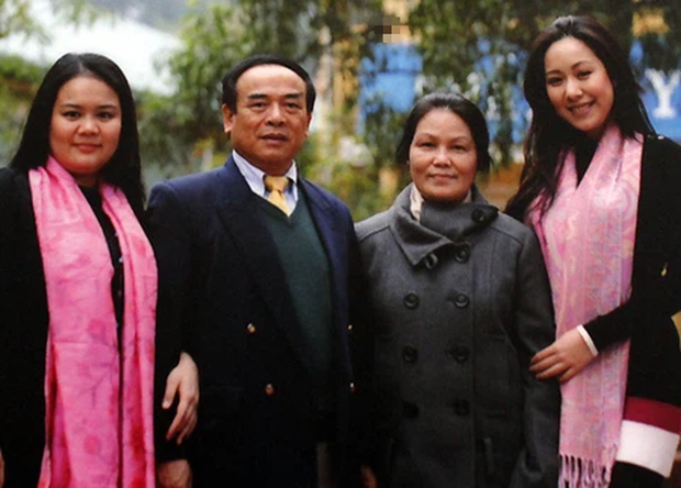 Hoa hậu có gia thế khủng nhất nhì Việt Nam: Gia đình quyền quý lại học giỏi, được cả Tổng thống Mỹ trao bằng khen, dạy con thì hay thôi rồi - Ảnh 2. Hoa hậu có gia thế khủng nhất nhì Việt Nam: Gia đình quyền quý lại học giỏi, được cả Tổng thống Mỹ trao bằng khen, dạy con thì hay thôi rồi - Ảnh 2.