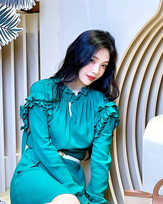 Joy có cả bộ sưu tập váy chuẩn tiểu thư, xem để biết thế nào là diện đồ bánh bèo mà vẫn sang chảnh - Ảnh 2. Joy có cả bộ sưu tập váy chuẩn tiểu thư, xem để biết thế nào là diện đồ bánh bèo mà vẫn sang chảnh - Ảnh 2.