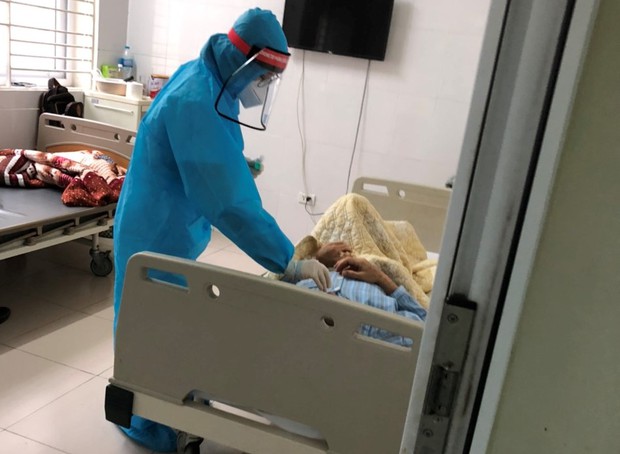 Tâm sự đêm muộn của những y bác sĩ trong bệnh viện cách ly - Ảnh 2. Tâm sự đêm muộn của những y bác sĩ trong bệnh viện cách ly - Ảnh 2.