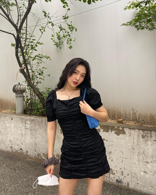 Joy có cả bộ sưu tập váy chuẩn tiểu thư, xem để biết thế nào là diện đồ bánh bèo mà vẫn sang chảnh - Ảnh 7. Joy có cả bộ sưu tập váy chuẩn tiểu thư, xem để biết thế nào là diện đồ bánh bèo mà vẫn sang chảnh - Ảnh 7.