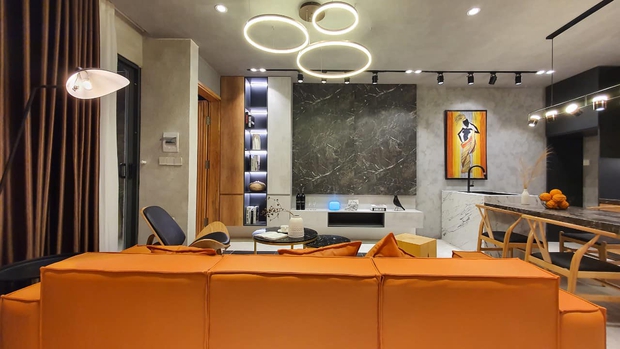 Mua được đất v&agrave;ng trong hẻm, vợ chồng Đ&agrave; Nẵng x&acirc;y nh&agrave; tiền tỷ với kh&ocirc;ng gian tho&aacute;ng đ&atilde;ng, mặt tiền ốp đ&aacute; kh&oacute; đụng h&agrave;ng - Ảnh 3.