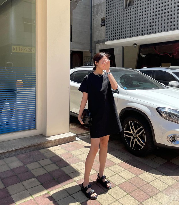 Để tránh gặp tai nạn khi diện đồ đen như Jisoo và Jungyeon, đây là tips mix đồ an toàn cho các nàng - Ảnh 9. Để tránh gặp tai nạn khi diện đồ đen như Jisoo và Jungyeon, đây là tips mix đồ an toàn cho các nàng - Ảnh 9.