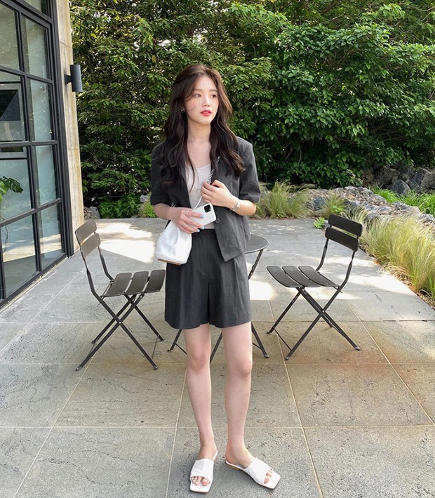 Để tránh gặp tai nạn khi diện đồ đen như Jisoo và Jungyeon, đây là tips mix đồ an toàn cho các nàng - Ảnh 11. Để tránh gặp tai nạn khi diện đồ đen như Jisoo và Jungyeon, đây là tips mix đồ an toàn cho các nàng - Ảnh 11.
