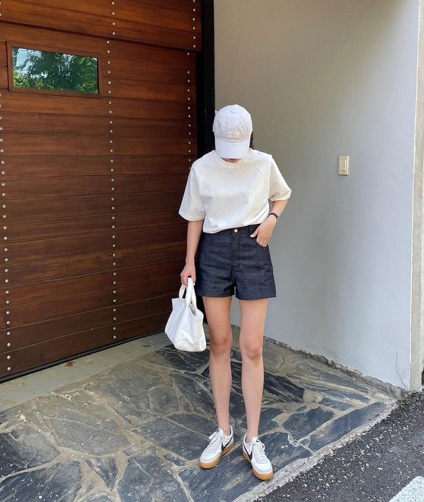 Để tránh gặp tai nạn khi diện đồ đen như Jisoo và Jungyeon, đây là tips mix đồ an toàn cho các nàng - Ảnh 10. Để tránh gặp tai nạn khi diện đồ đen như Jisoo và Jungyeon, đây là tips mix đồ an toàn cho các nàng - Ảnh 10.