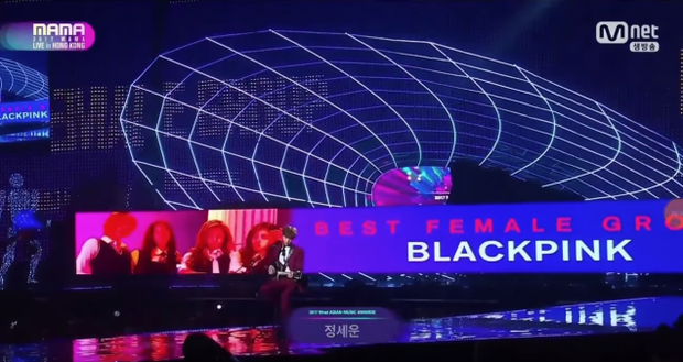 Mnet 3 đời bán bánh tráng: Từng bôi nhọ BLACKPINK tại MAMA mà giờ lại khen Lisa là nữ hoàng Kpop? - Ảnh 6. Mnet 3 đời bán bánh tráng: Từng bôi nhọ BLACKPINK tại MAMA mà giờ lại khen Lisa là nữ hoàng Kpop? - Ảnh 6.