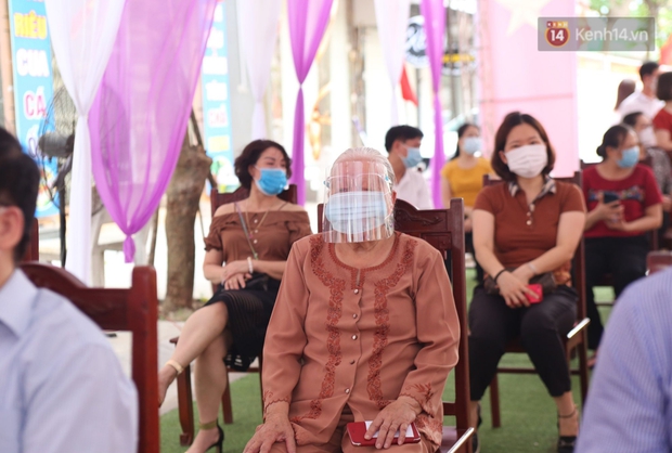 Cử tri 95 tuổi ở Vĩnh Phúc: Từ Quốc hội khoá đầu tiên đến nay, tôi chưa bỏ lỡ kỳ bầu cử nào - Ảnh 2. Cử tri 95 tuổi ở Vĩnh Phúc: Từ Quốc hội khoá đầu tiên đến nay, tôi chưa bỏ lỡ kỳ bầu cử nào - Ảnh 2.