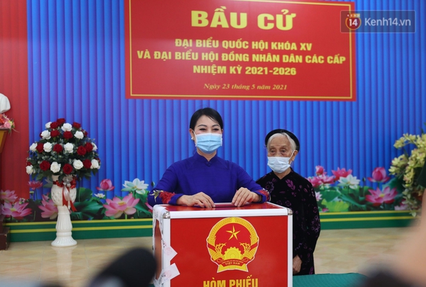 Cử tri 95 tuổi ở Vĩnh Phúc: Từ Quốc hội khoá đầu tiên đến nay, tôi chưa bỏ lỡ kỳ bầu cử nào - Ảnh 3. Cử tri 95 tuổi ở Vĩnh Phúc: Từ Quốc hội khoá đầu tiên đến nay, tôi chưa bỏ lỡ kỳ bầu cử nào - Ảnh 3.
